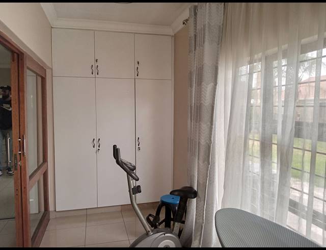4 BEDROOM FREEHOLD FOR SALE IN RYNSOORD
